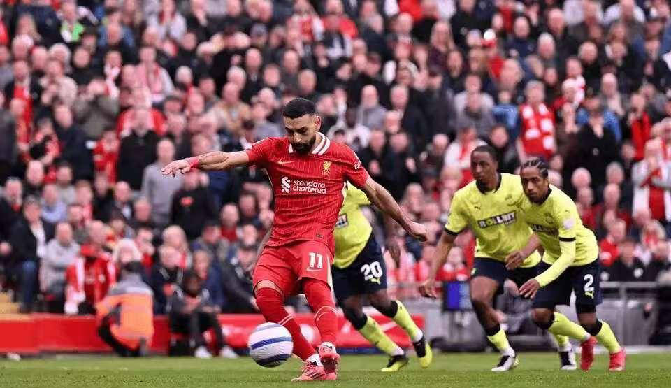 包含利物浦主场胜利，淘汰赛前景看好的词条