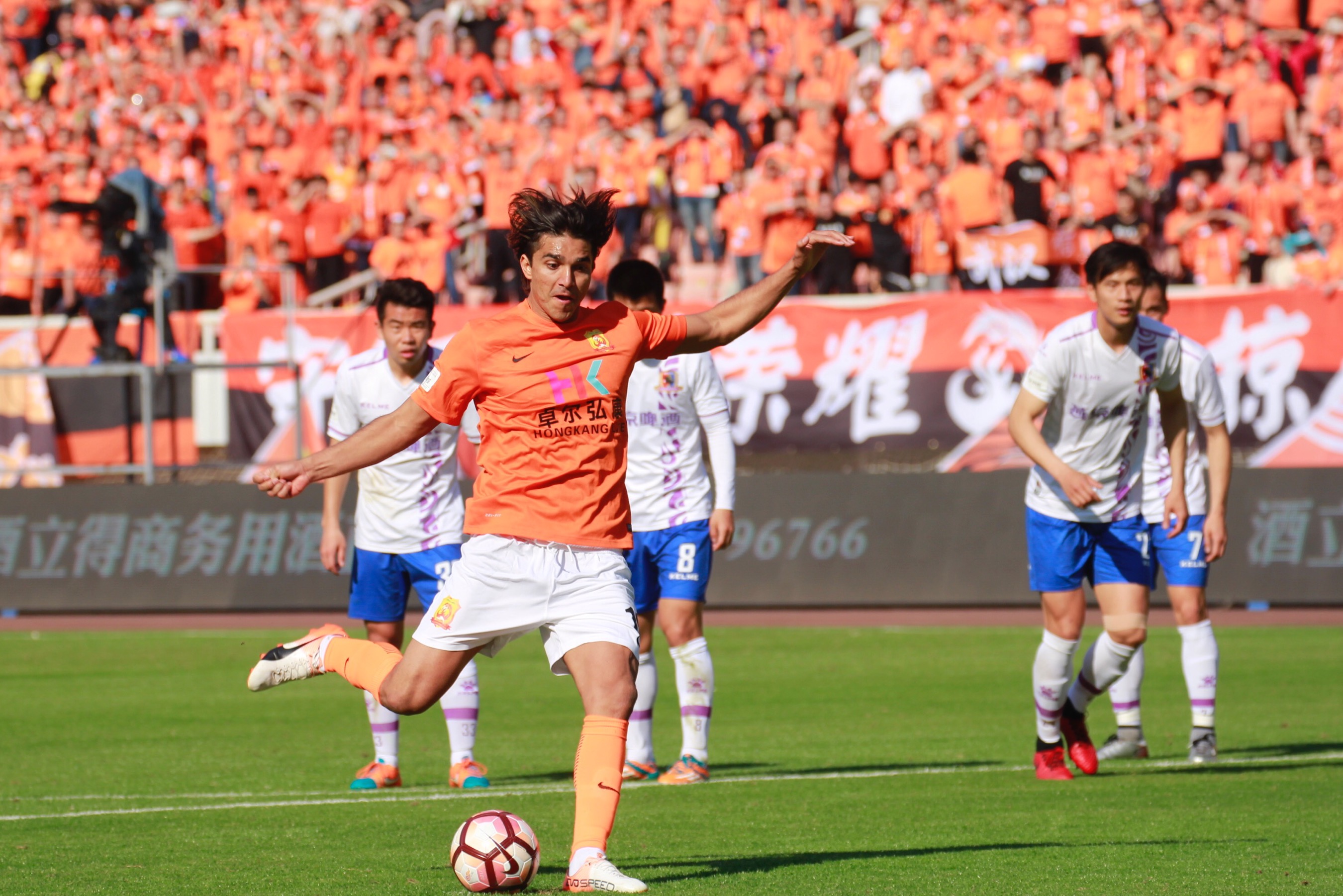 迎战强敌，一支粉红色球队斩获胜利，晋级的简单介绍