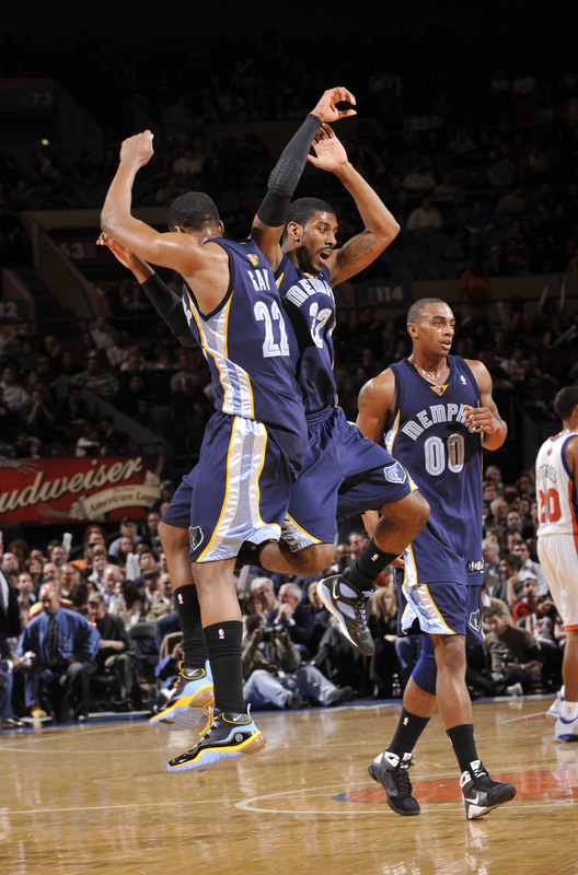 关于小牛憾负灰熊，唐西奇全场分成全队最高的信息