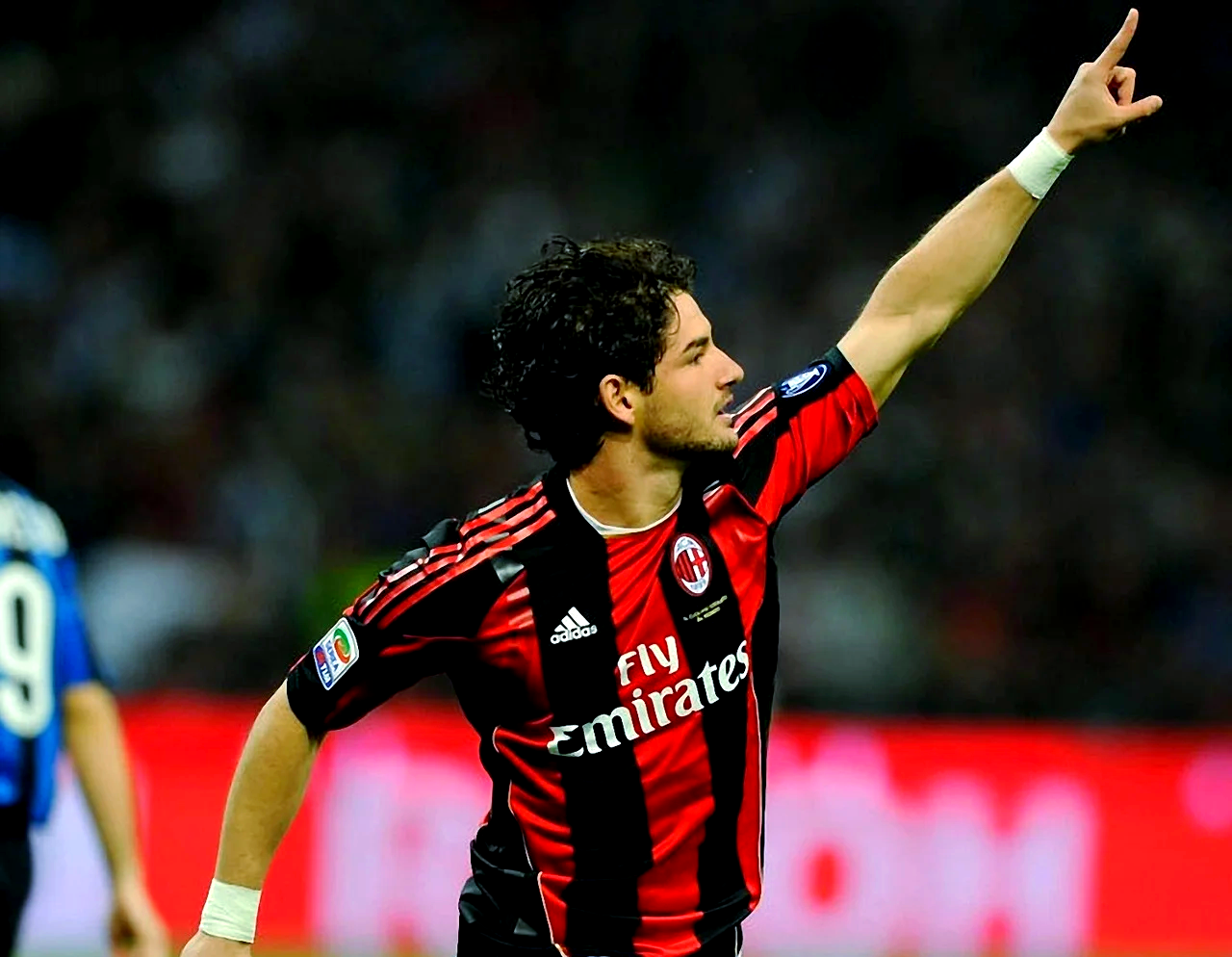 包含亚特兰大主场不敌AC米兰，遗憾错失良机的词条