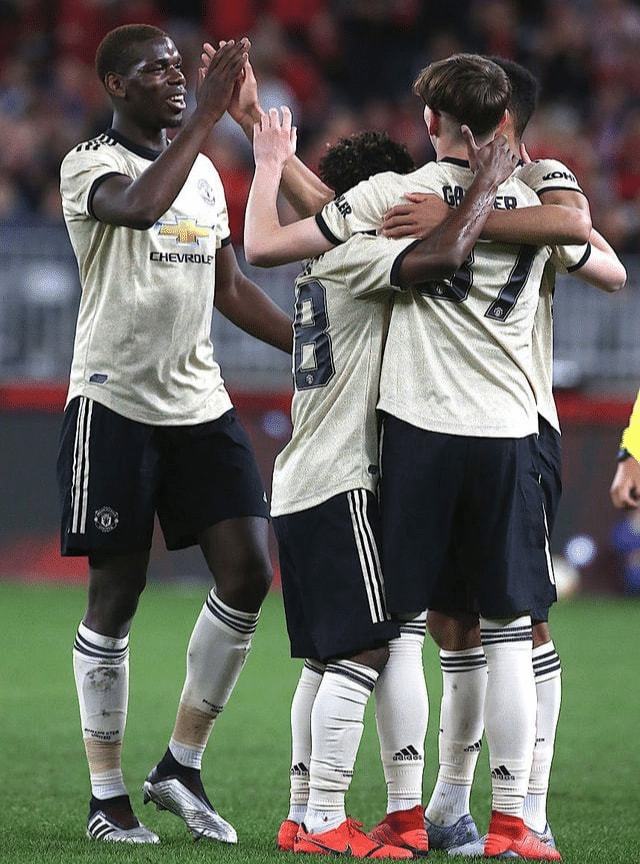 包含欧预赛半决胜负难料，场场对决各具看点的词条