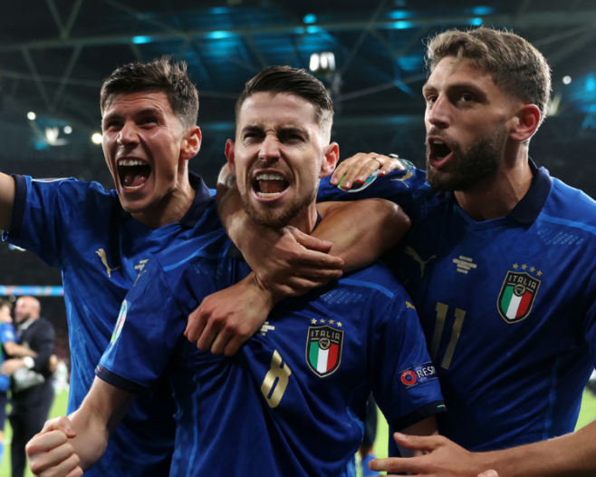 夺冠热门迎战黑马，谁能胜出