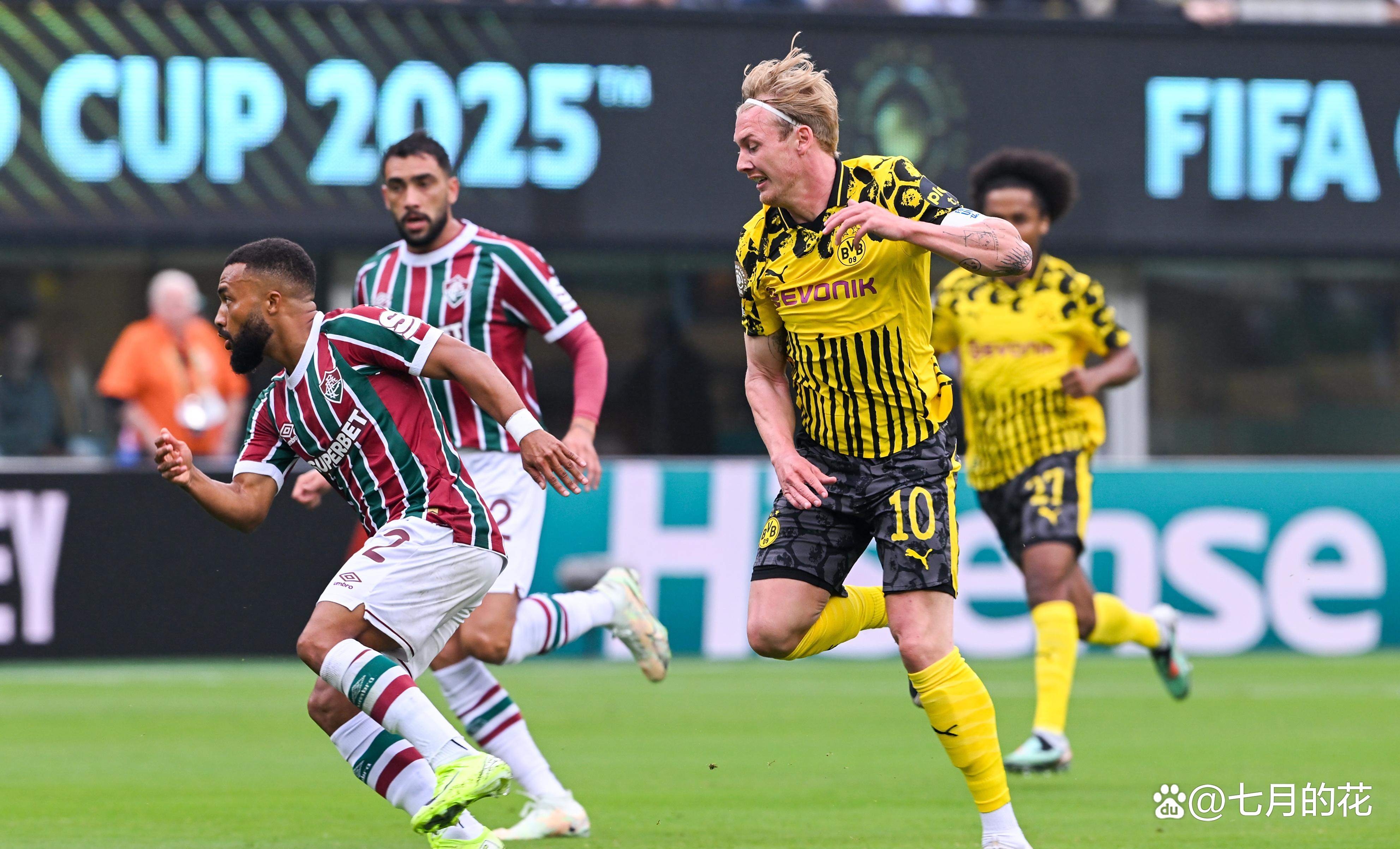 欧预赛现场快讯：球员实力发挥令人惊叹