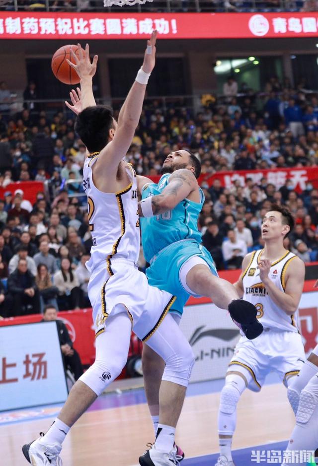 青岛男篮横扫对手，实现胜利