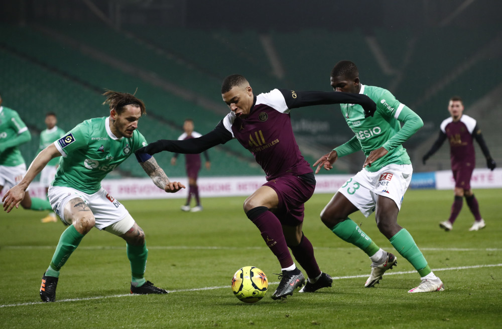 圣埃蒂安击败洛里昂，保持不败纪录