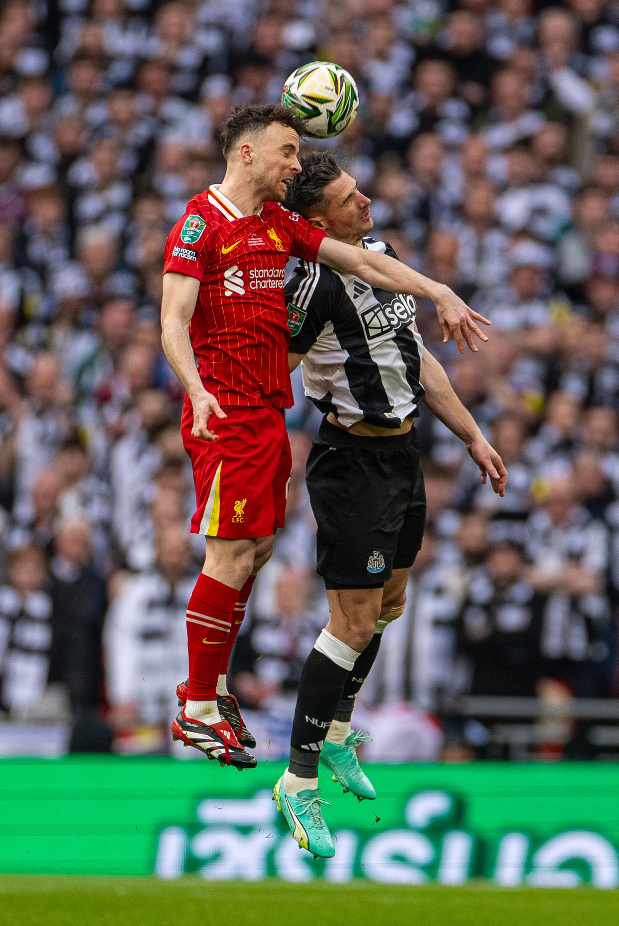 英格兰队激烈夺冠,勇夺胜利 英格兰队激烈夺冠,勇夺胜利