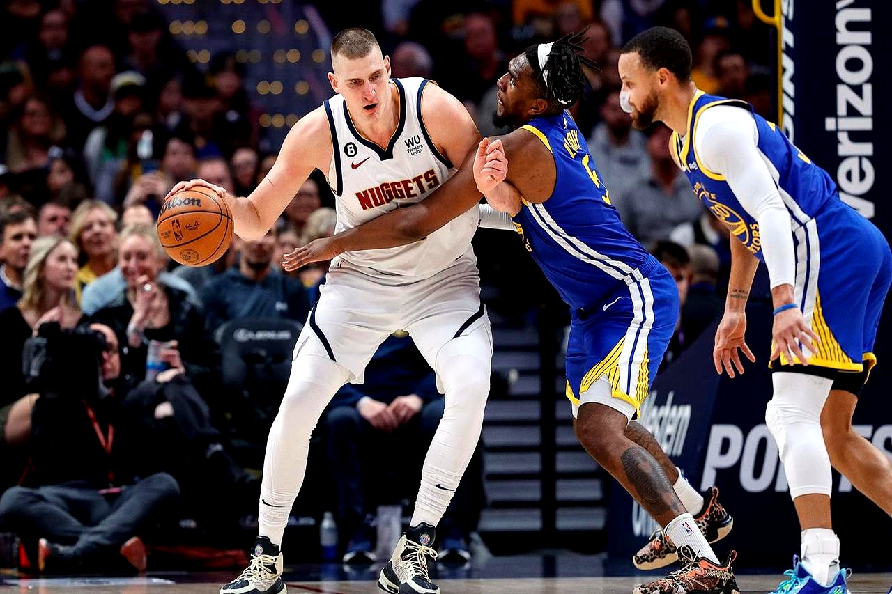 灰熊惨遭猛龙横扫，约基奇19分