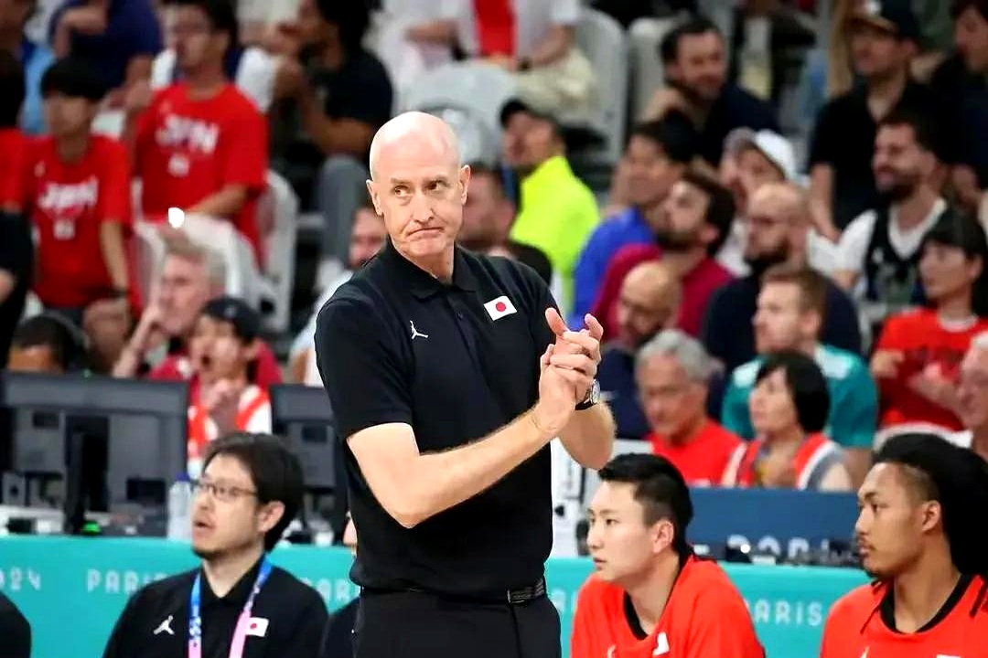 关于日本男篮绝地反击法国男篮，乔治·希尔送出助攻的信息