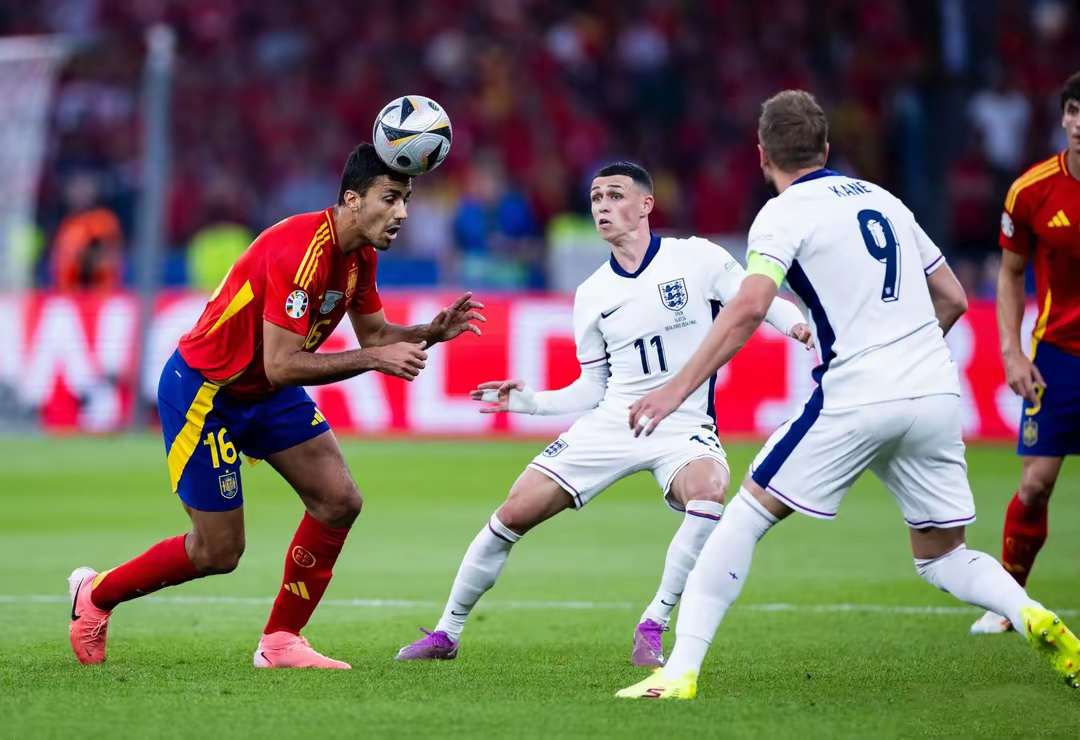 欧洲职业足球俱乐部迎战强敌 欧洲职业足球俱乐部迎战强敌