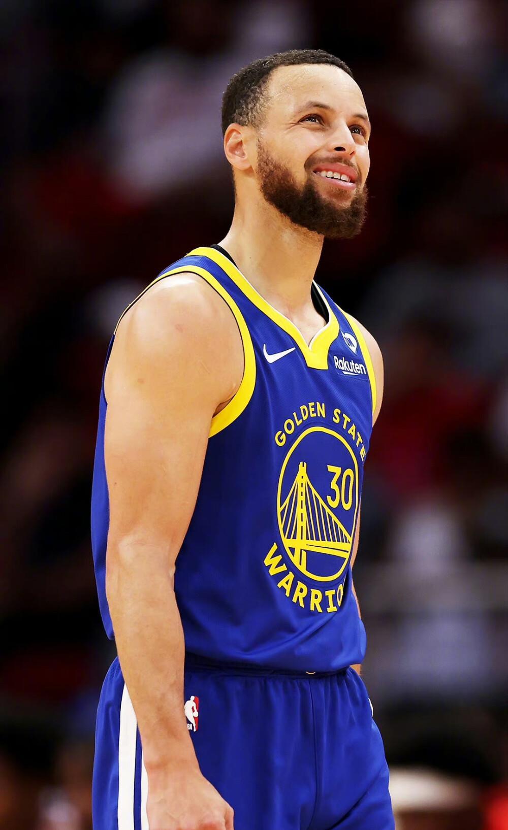 鹈鹕对阵太阳，库里压力下完成爆发