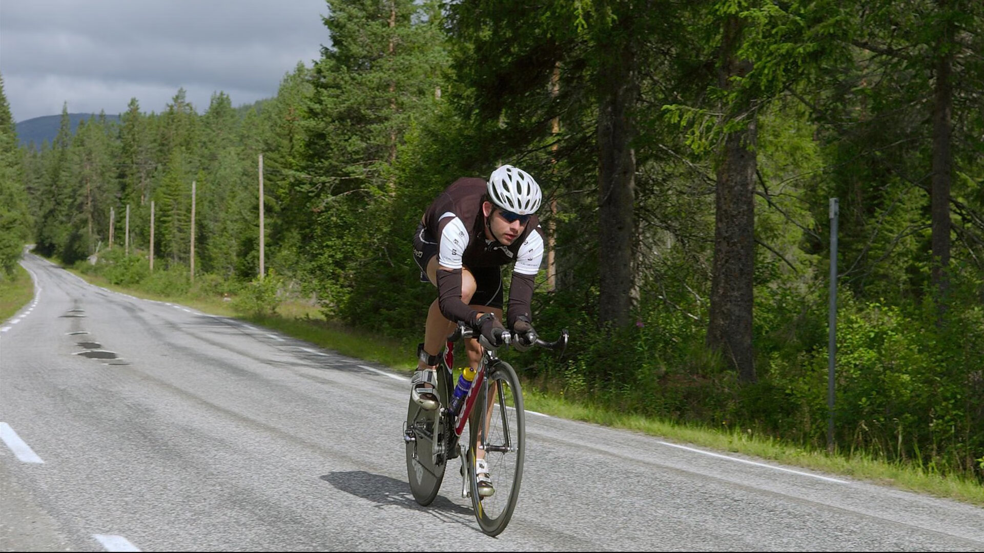 节奏的艺术与集体的胜利，当东契奇掌控全场，活塞用铁拳击溃神话